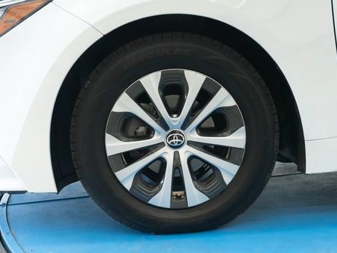 Used 2022 Toyota Corolla LE FWD image 2