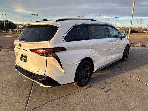 Used 2024 Toyota Sienna XSE image 8