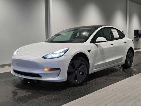Used 2022 Tesla Model 3 image 1