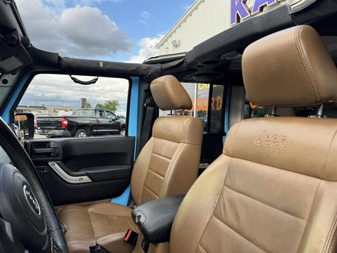 Used 2012 Jeep Wrangler Unlimited Sahara w/ Connectivity Group AWD/4WD image 41