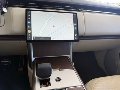 Used 2024 Land Rover Range Rover Long Wheelbase SE AWD/4WD image 33