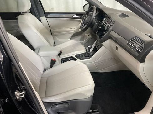 Certified 2024 Volkswagen Tiguan SE R-Line AWD/4WD image 4