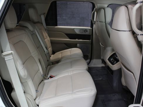 Used 2021 Lincoln Navigator Reserve w/ Luxury Package image 46