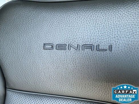 Used 2026 GMC Yukon Denali w/ Advanced Technology Package AWD/4WD image 19