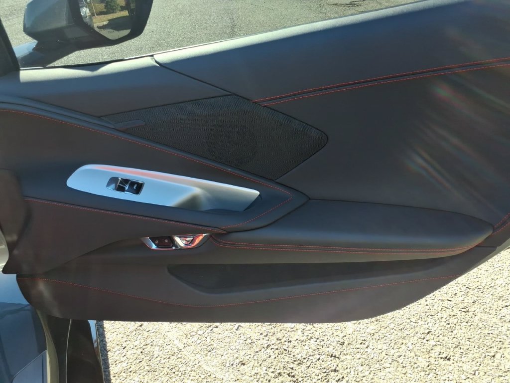 Used 2024 Chevrolet Corvette Stingray Coupe RWD image 10
