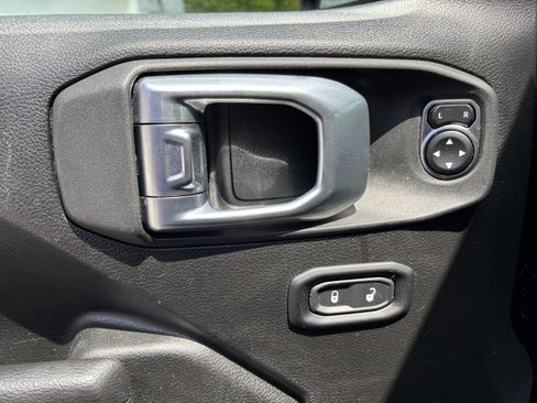 Used 2023 Jeep Gladiator Sport AWD/4WD image 16
