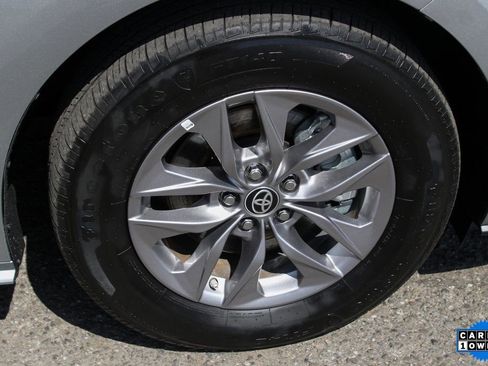Used 2023 Toyota Sienna XLE AWD/4WD image 37