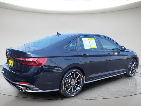 Used 2025 Volkswagen Jetta GLI Autobahn FWD image 16