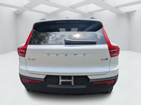 Certified 2026 Volvo XC40 B5 Plus AWD/4WD image 4