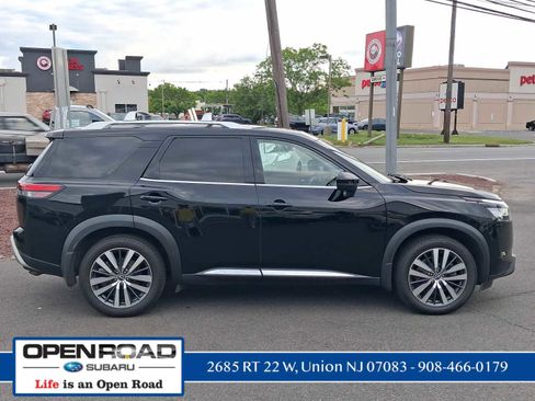 Used 2022 Nissan Pathfinder Platinum w/ Cargo Package AWD/4WD image 6