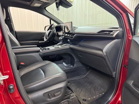 Used 2021 Toyota Sienna XSE FWD image 30