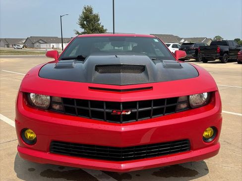 Used 2010 Chevrolet Camaro SS w/ White Stripe Package RWD image 8