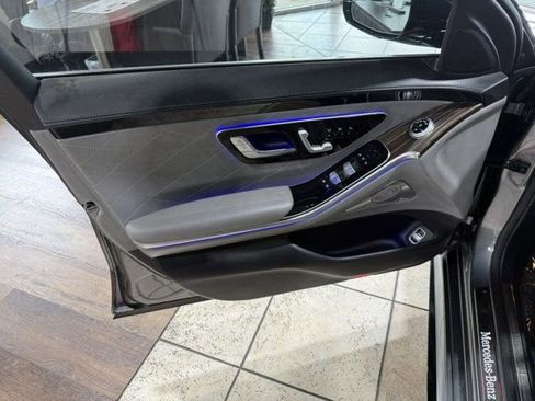 Used 2022 Mercedes-Benz S 580 4MATIC Sedan w/ AMG Line Package image 20