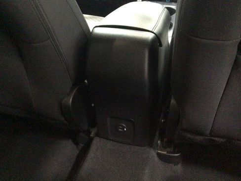 Used 2022 Ford Escape SE image 25