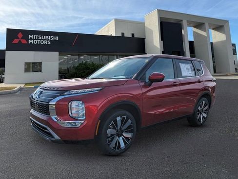 New 2025 Mitsubishi Outlander SE image 1