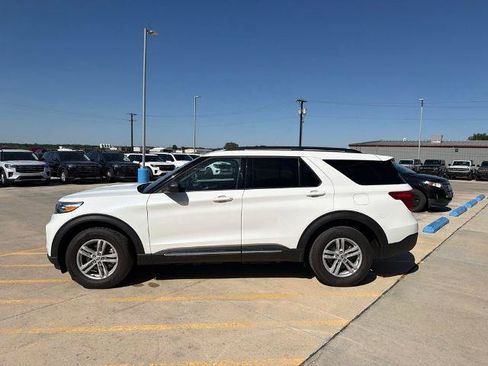 Certified 2023 Ford Explorer XLT w/ Equipment Group 202A AWD/4WD image 4