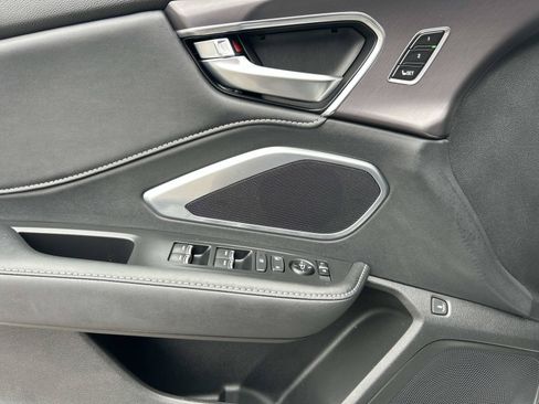 Used 2025 Acura RDX SH-AWD image 18