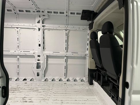 Used 2022 RAM ProMaster 2500 w/ Driver Convenience Group FWD image 14