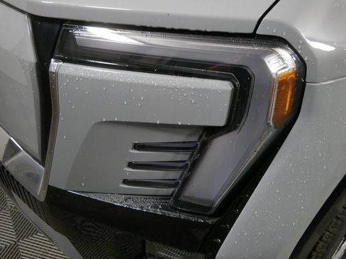 Used 2024 GMC Sierra EV Denali AWD/4WD image 11
