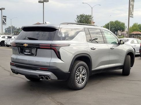 Used 2024 Chevrolet Traverse LT FWD image 5
