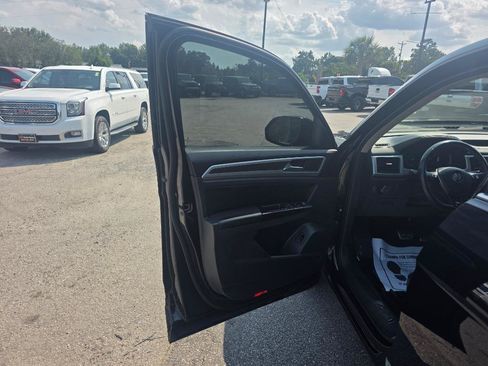 Used 2019 Volkswagen Atlas SEL R-Line FWD image 7