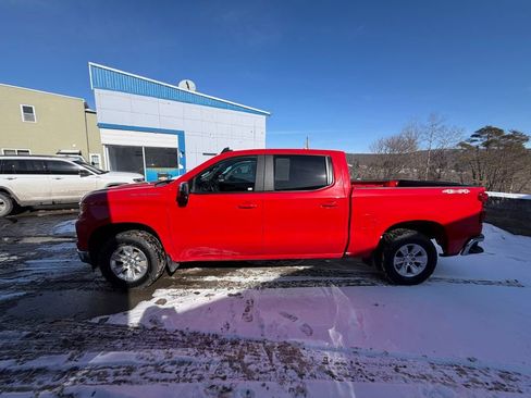 Used 2025 Chevrolet Silverado 1500 LT image 2