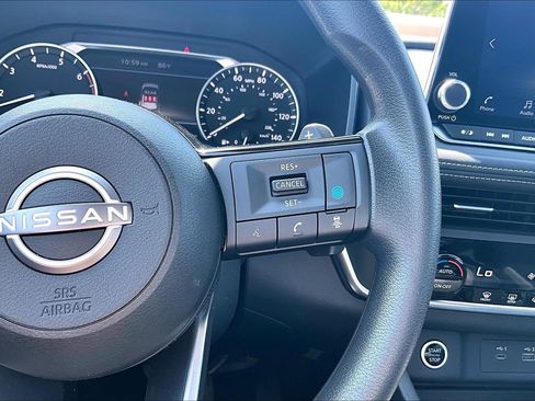 Used 2023 Nissan Rogue SV AWD/4WD image 17