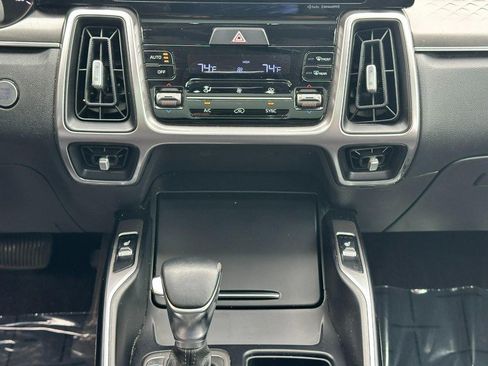 Used 2022 Kia Sorento S w/ Panoramic Sunroof Package FWD image 19