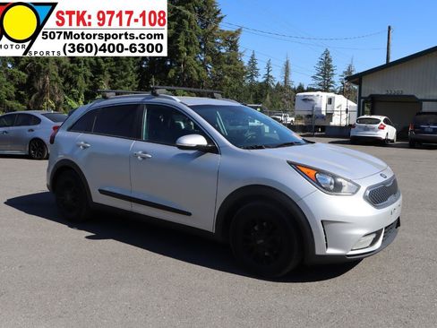 Used 2017 Kia Niro EX FWD image 10
