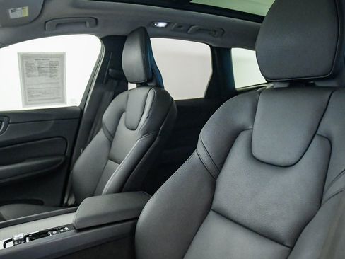 Certified 2025 Volvo XC60 B5 Plus AWD/4WD image 18