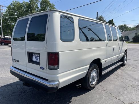 Used 1996 Ford E-350 and Econoline 350 Club Wagon RWD image 6