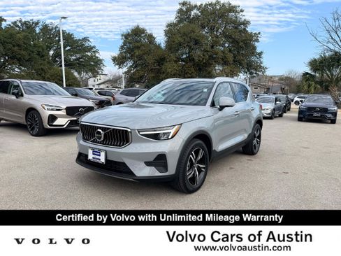 Certified 2025 Volvo XC40 B5 Core image 1
