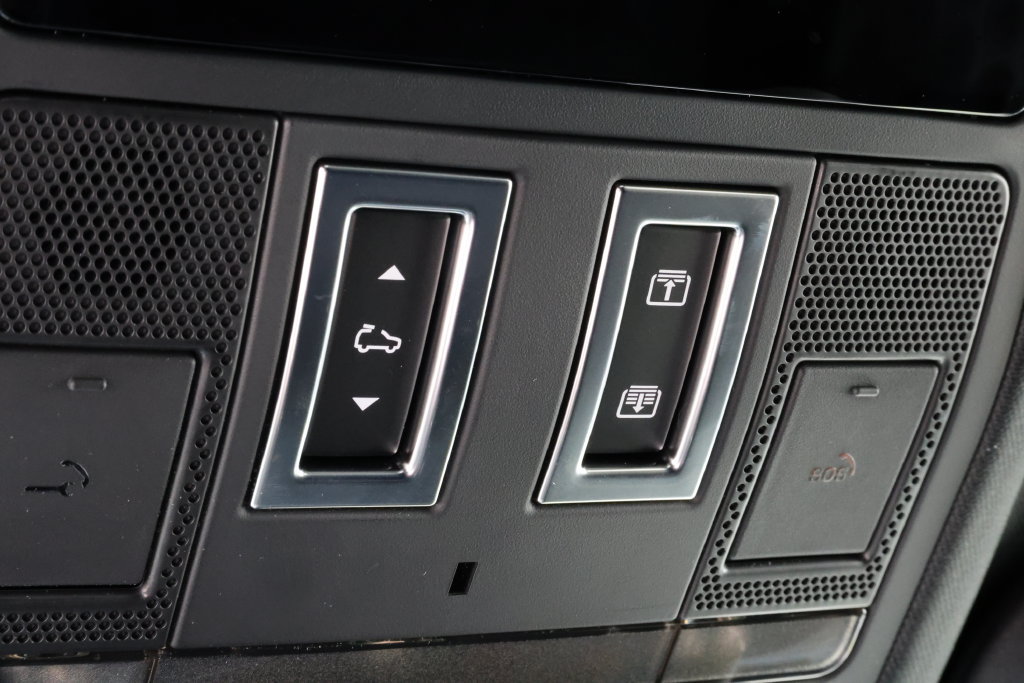 New 2026 Land Rover Defender 110 X-Dynamic SE AWD/4WD image 30
