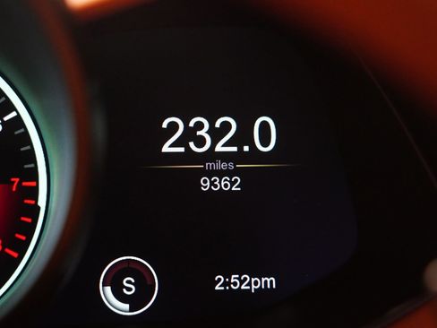 Used 2021 Aston Martin V8 Vantage Roadster RWD image 21