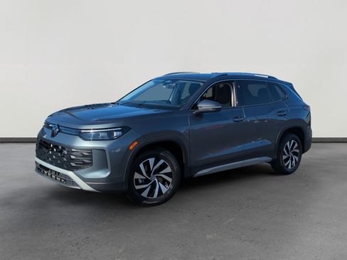 Certified 2025 Volkswagen Tiguan S image 1