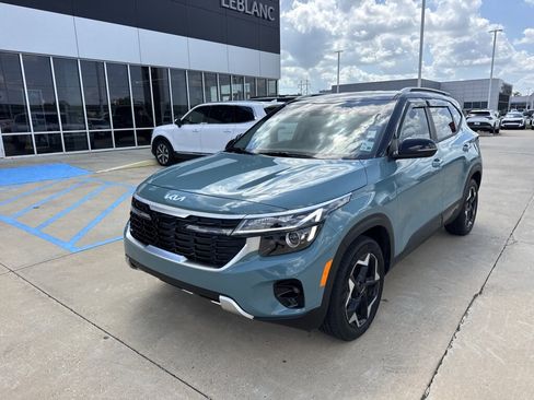 Certified 2025 Kia Seltos S FWD image 3