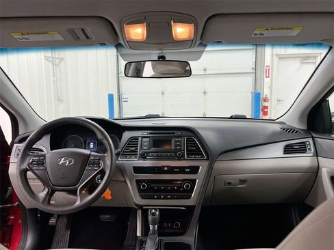 Used 2015 Hyundai Sonata SE image 10