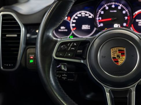Used 2023 Porsche Cayenne Coupe AWD/4WD image 31