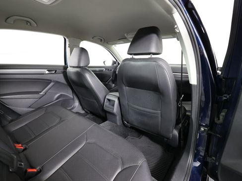 Used 2018 Volkswagen Passat 2.0T R-Line FWD image 19