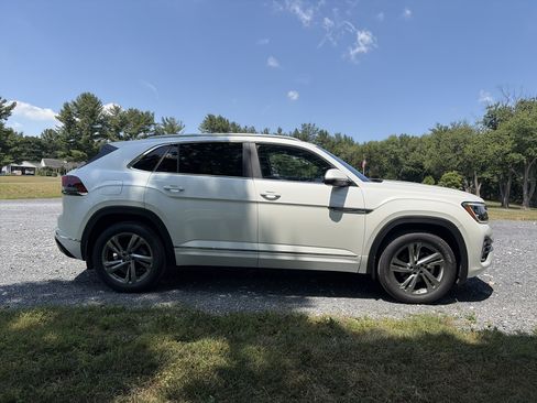 Used 2024 Volkswagen Atlas Cross Sport SEL R-Line AWD/4WD image 4