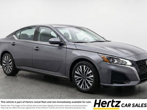 Used 2025 Nissan Altima 2.5 SV FWD image 1