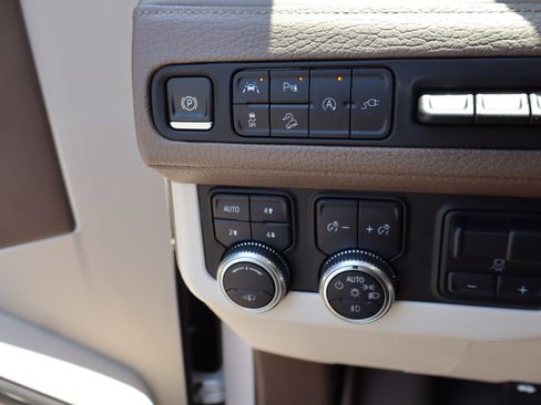 Used 2021 GMC Yukon Denali w/ Denali Ultimate Package AWD/4WD image 25