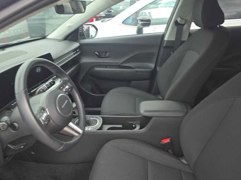 Used 2025 Hyundai Kona SEL image 7
