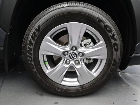 Used 2022 Toyota RAV4 XLE w/ Convenience Package FWD image 19