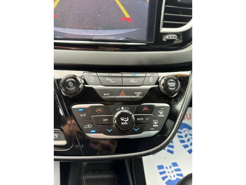 Used 2025 Chrysler Pacifica Select FWD image 17