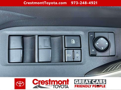 Used 2022 Toyota RAV4 LE AWD/4WD image 13