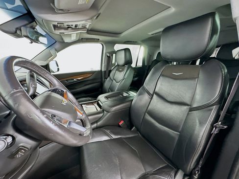 Used 2017 Cadillac Escalade Luxury RWD image 13
