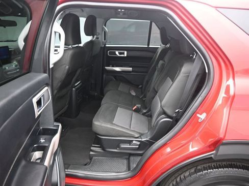Certified 2023 Ford Explorer XLT RWD image 19