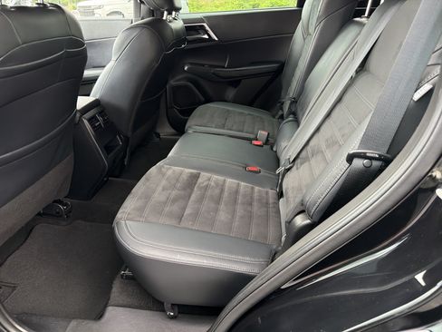 Used 2023 Mitsubishi Outlander SE FWD image 19
