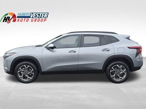 Used 2024 Chevrolet Trax LT w/ Driver Confidence Package image 1